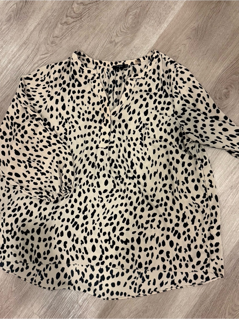 Tahari Women’s Cream and Black Printed Blouse